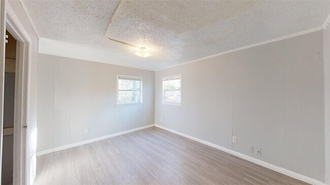 Building Photo - 4000 Margaret St