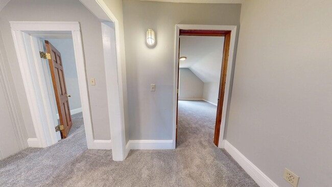 Building Photo - Madison/W.95th neighborhood : 3 bedroom/1 bath single family house available NOW.