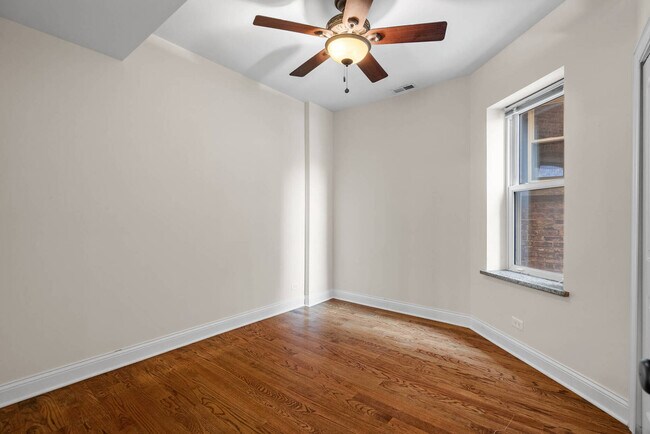 Building Photo - 2117 W Irving Park Rd