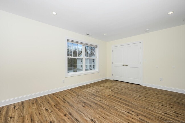 Building Photo - 6 Beacon Square