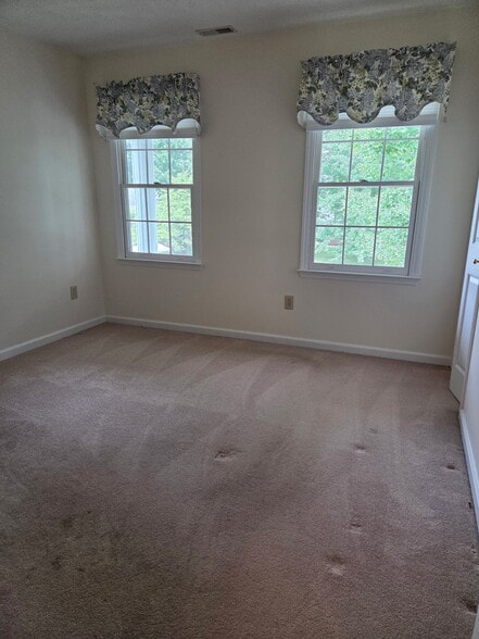 Building Photo - 305 Seminole Dr