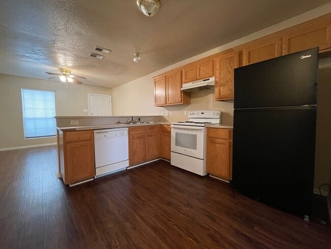 Building Photo - 1108 Leslie Cir