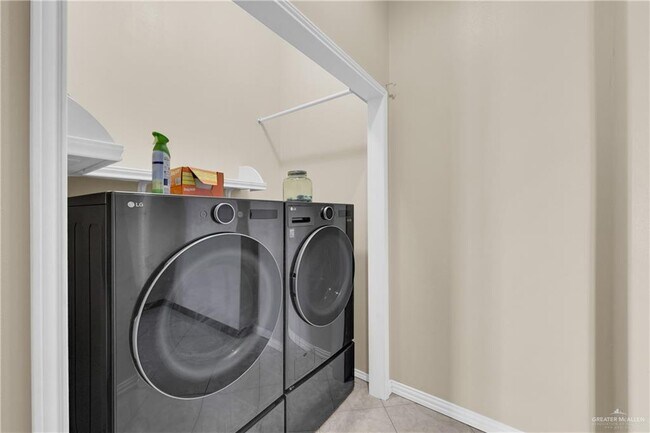 Building Photo - 20 Carpintero St