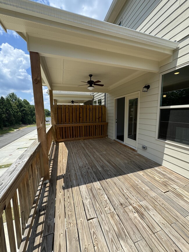 Building Photo - 588 Amarante Cir