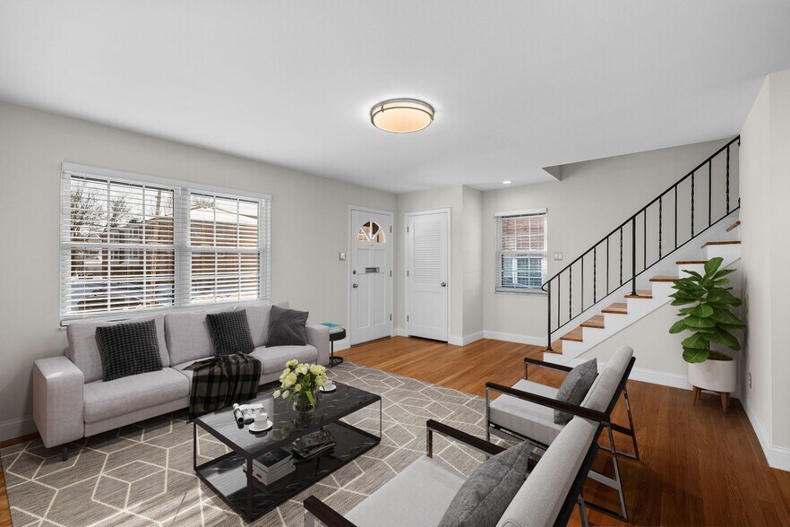 Building Photo - 235 W Washington Ave