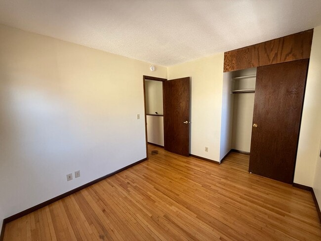 Building Photo - 2833 S 31st Ave