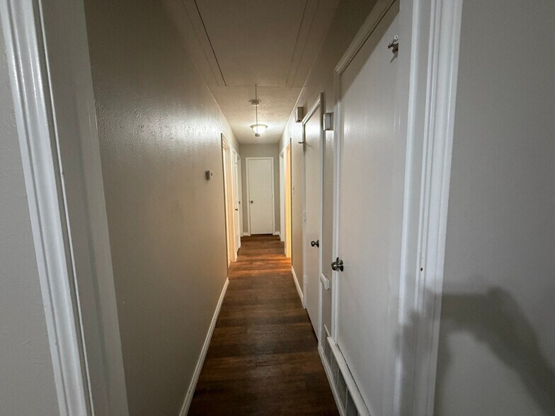 Building Photo - 2018 Auburn Dr