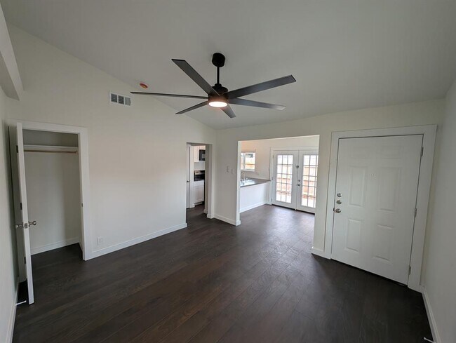 Building Photo - 2905 Parker Ln