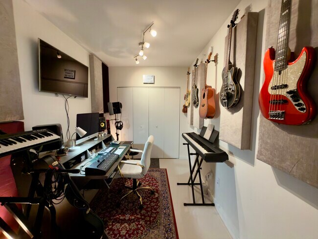 Building Photo - 488 NE 18th St