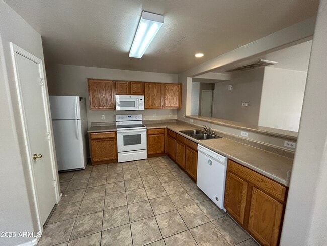 Building Photo - 16152 W Calavar Rd