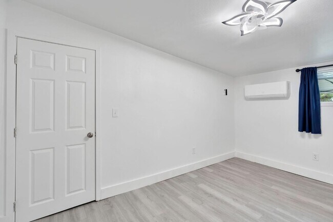 Building Photo - 2352 Cabrillo Way