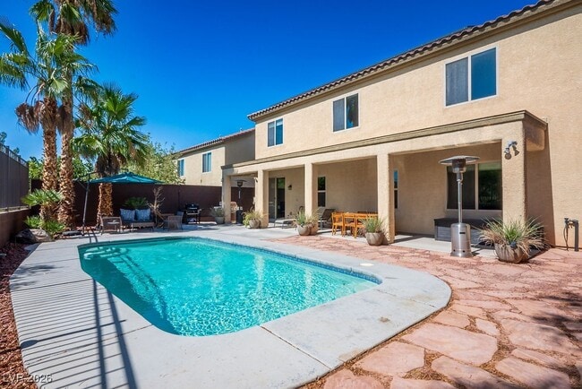 Building Photo - 2589 Chateau Clermont St