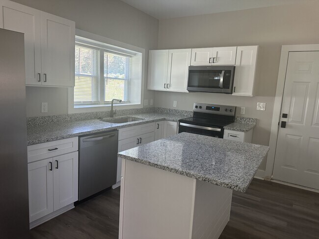 Building Photo - 261 Miller Line