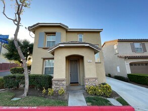 Building Photo - 3 bedroom, 2.5 bath Home located in the Gated College Lane Community in Redlands, CA
