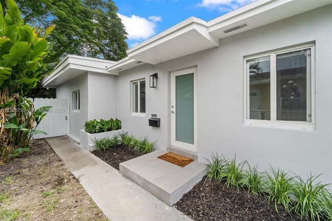 Building Photo - 3500 SW 25th St