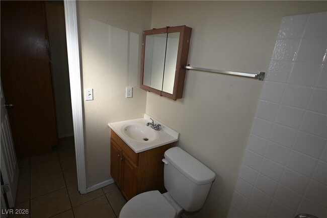 Building Photo - 3017 E Carey Ave