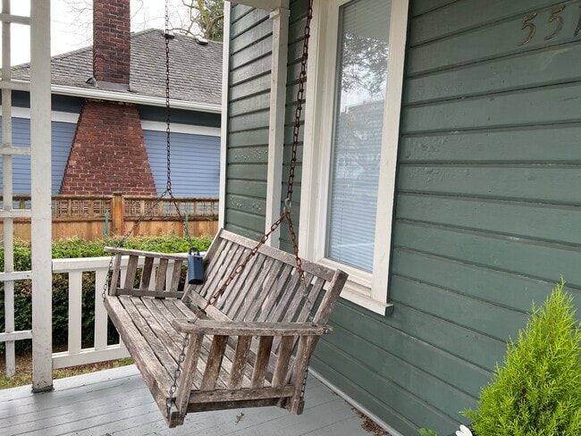 Building Photo - 5511 Brooklyn Ave NE