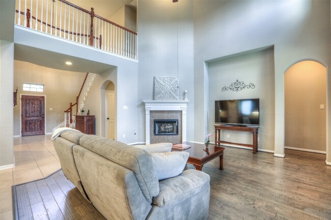 Building Photo - 8106 Little Scarlet St
