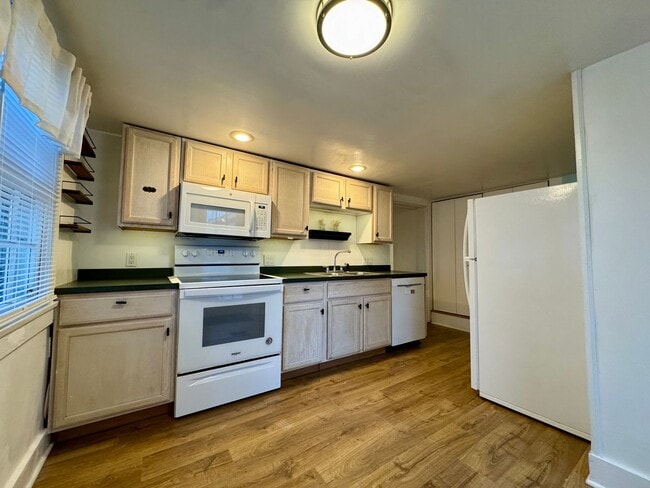 Building Photo - Historic Three Bedroom Home With Ample Outdoor Space - SHORT-TERM LEASE