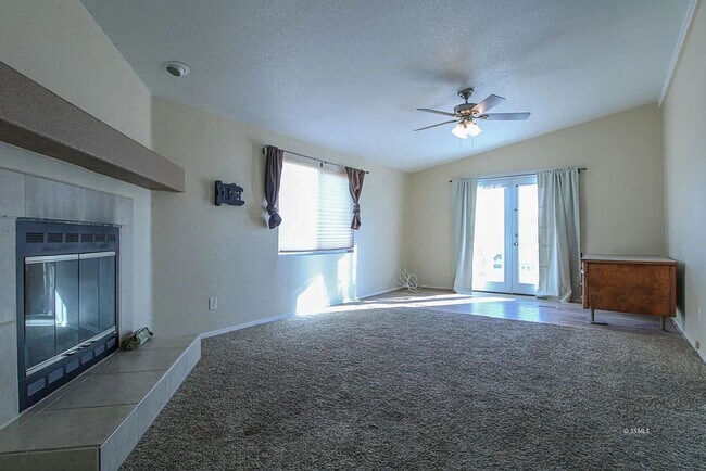 Building Photo - 935 W Sullivan Ave