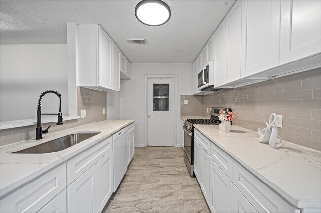 Building Photo - 11823 S Willow Cir