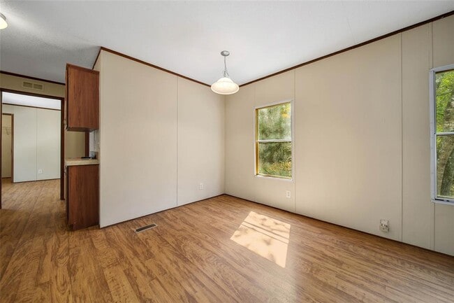 Building Photo - 204 Morris Ln