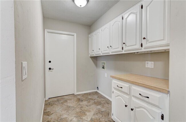 Building Photo - 3413 Choctaw Dr