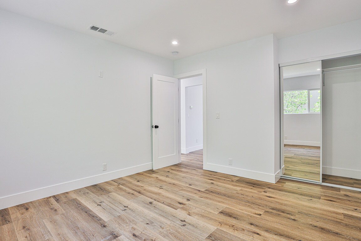 Building Photo - 1425 El Paso Dr