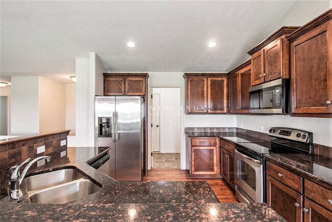 Building Photo - Ranch Townhome in Shadow View