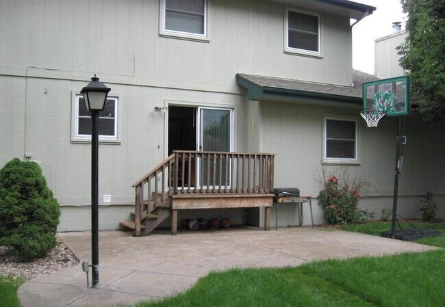Building Photo - 303 Pierce St