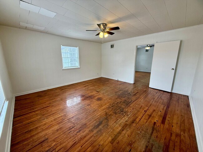 Building Photo - 819 W Emerson St