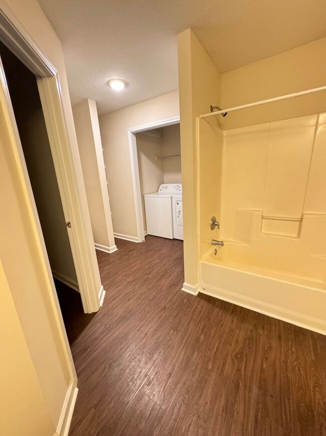 Building Photo - 101 Lindsay Ct