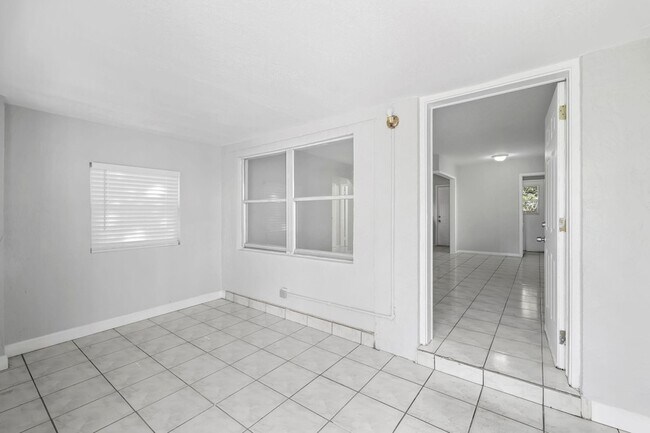 Building Photo - 1409 NW 7th Ave
