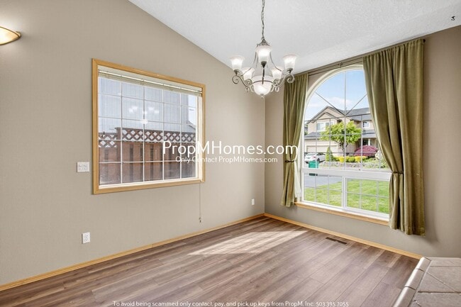 Building Photo - Spacious Three Bedroom Home in Clackamas!
