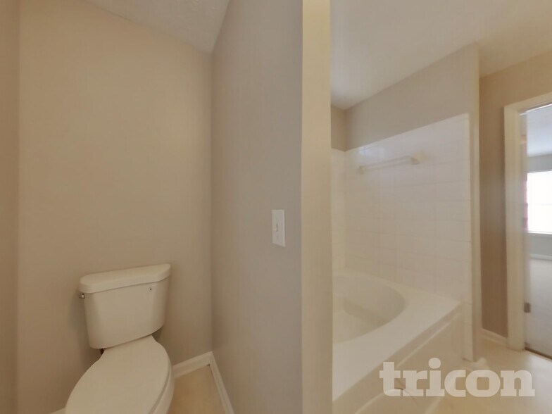 Building Photo - 9870 Rivercliff Ln