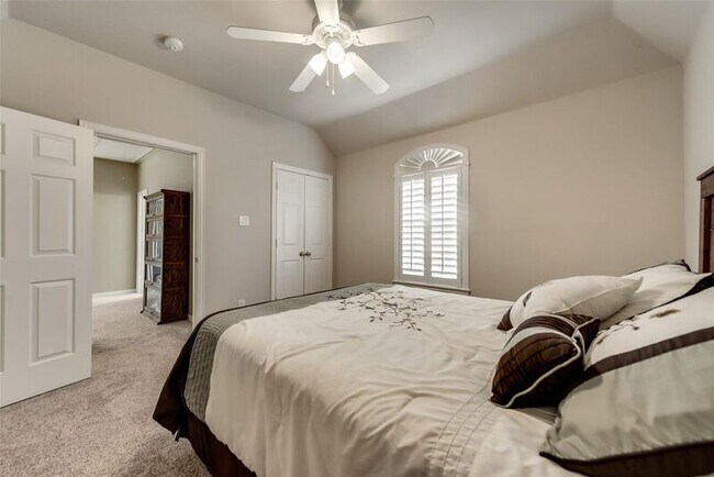 Building Photo - 3802 Frio Way