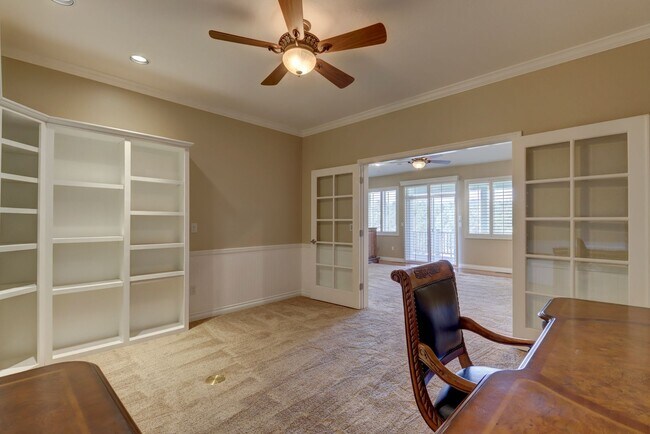 Building Photo - Incredible Home with Lake Views!