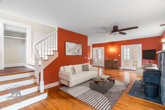 Building Photo - Asheville - Historic Charm Meets Modern Living!