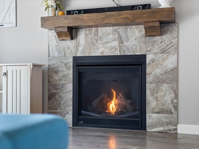 Building Photo - Beautiful home 5MILE/Big Yard & Garage (Furnished)