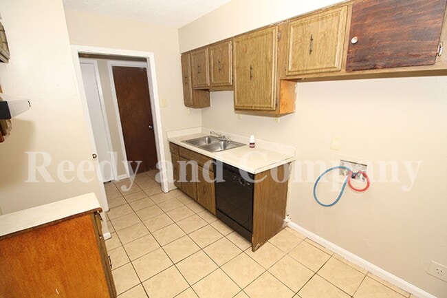 Building Photo - 3385 Barbwood Dr