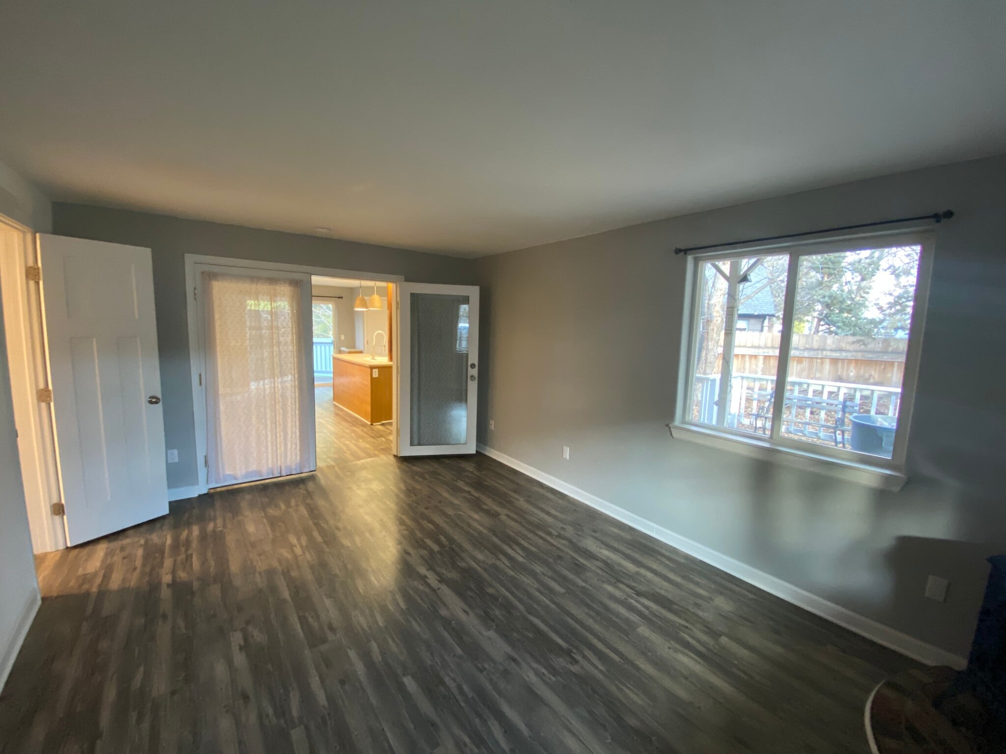 Building Photo - 2464-2 NE Ravenwood Dr