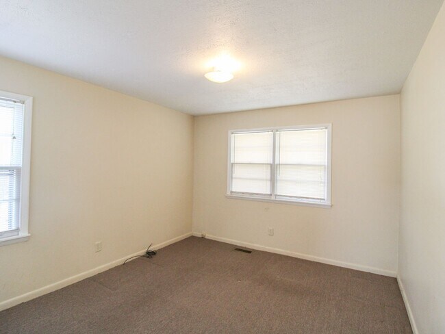 Building Photo - Nice brick home located on corner lot in Athens City!