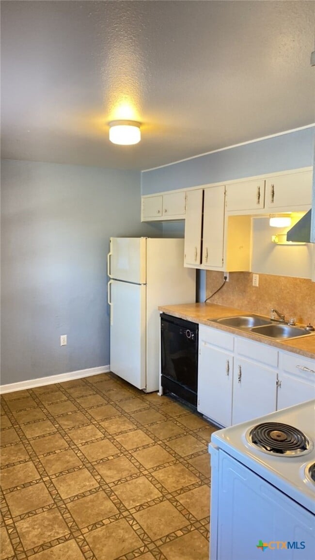 Building Photo - 307 Sunset Ln