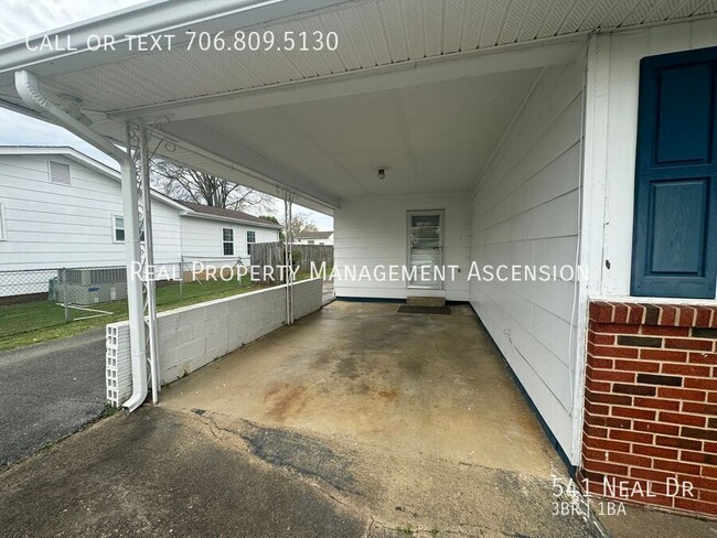 Building Photo - 541 Neal Dr