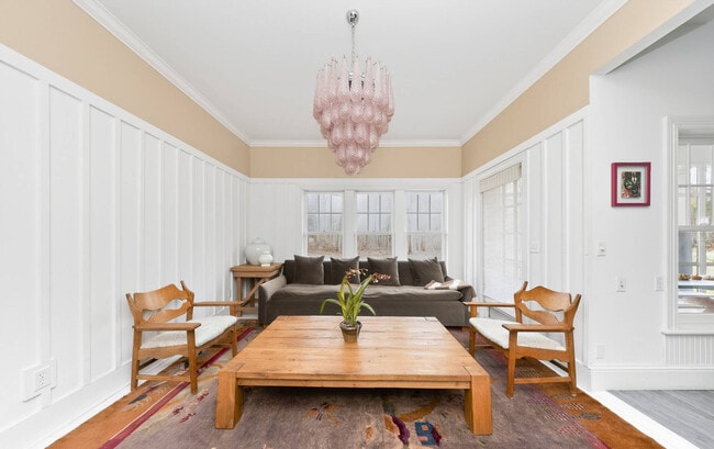 Building Photo - 147 Wainscott Harbor Rd