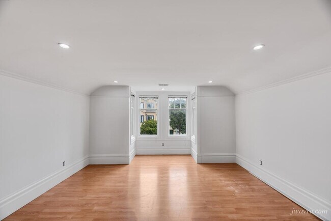 Building Photo - 2947 Bush St