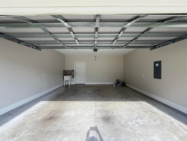 Building Photo - 855 Avery Park Dr