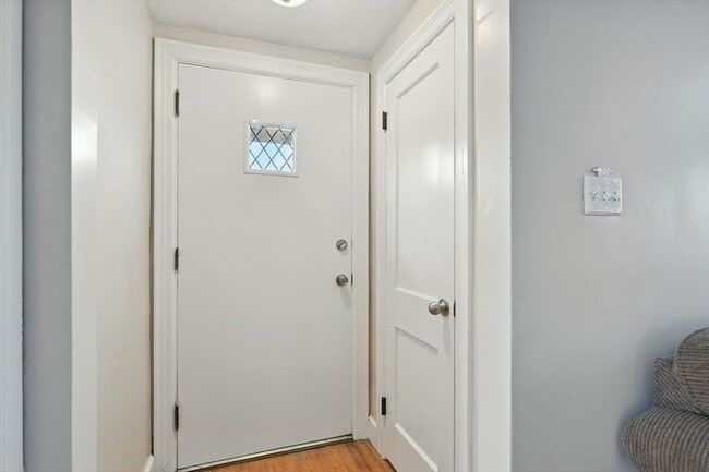 Building Photo - 1118 Boston Rd