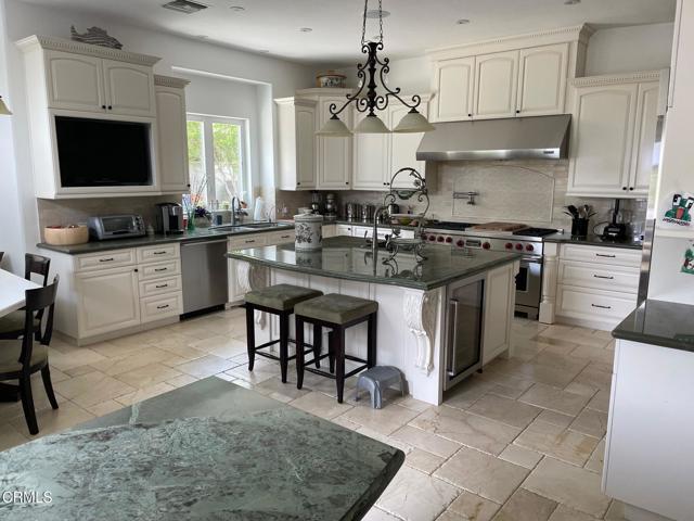 Building Photo - 2109 Valleyfield Ave