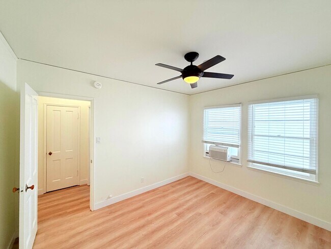 Building Photo - 626 1/2 N Spaulding Ave